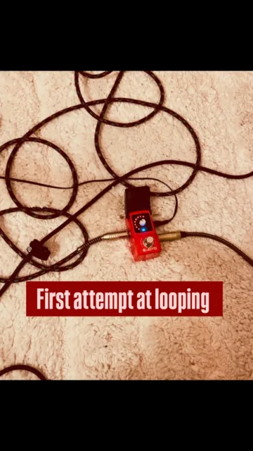 📝In 2010 or 2011 I discovered a few artists that used loop stations while playing live and I thought it was the most impressive thing ever. And I also thought “I could never”. Fast forward only 15 years and here I am, trying out my first loop pedal. You’re never too old to learn new things, but that’s not a reason to wait any longer to do what you want to do.
#Slowburn #singersongwriter #looppedal #improvisation #indiemusician